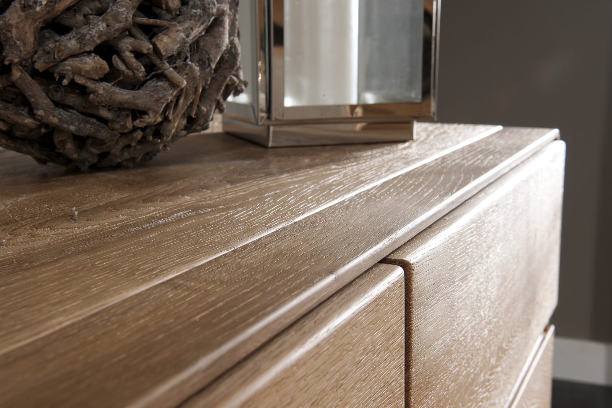 Drewniany kredens zbliżenie Seto