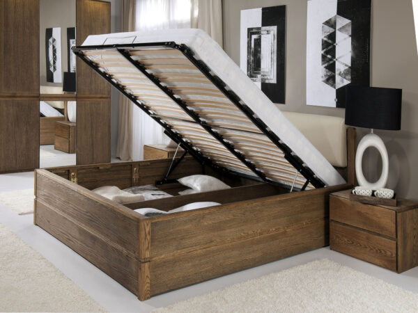 Eichenholzbett mit Bettkasten und Lattenrost