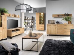 Miniatura 8 - Przestronny salon z moderními meblami v barvě dřeva do stylowych wnetrz