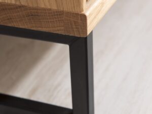 Miniatura 2 - Masivní dřevěná komoda z wyraznym letokruhy a kovovými uchwytami