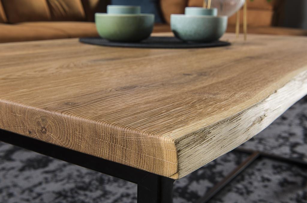 Industrialny stolik zbliżenie Westa Industrialny stolik zbliżenie Westa