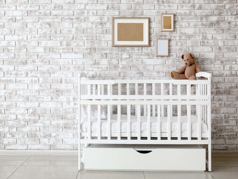 Łóżeczko dziecięce z piankowym materacem