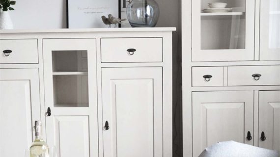 Miniaturka 8 - Wysoka komoda witryna drewniana biała aranżacja FELIX