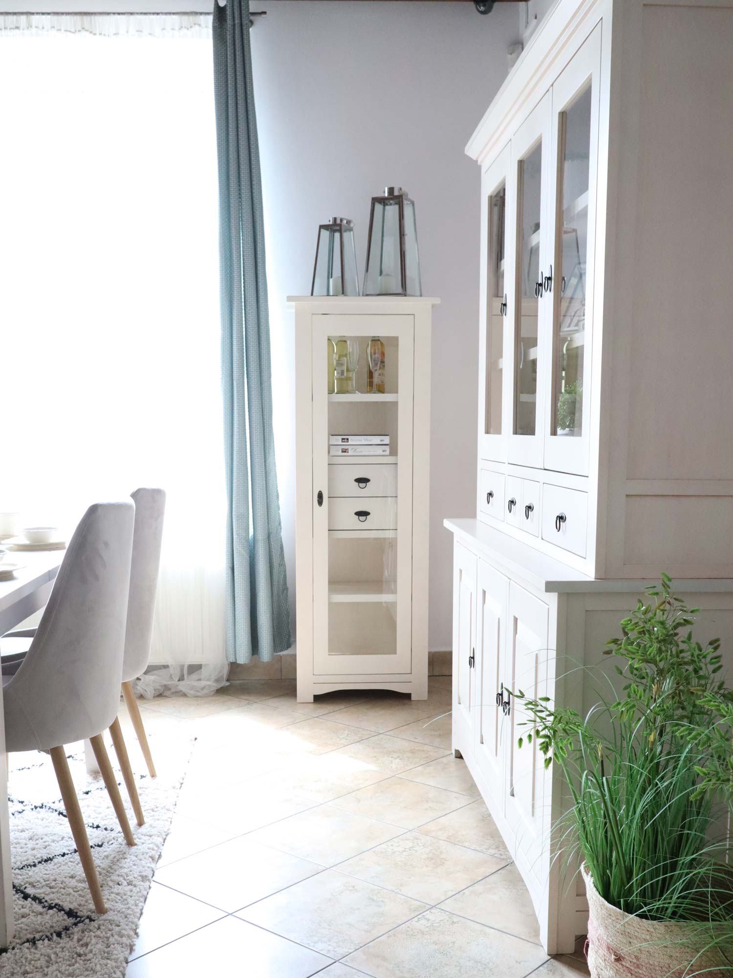 Wąska Witryna z Drewna Brzozowego aranżacja FELIX Wąska Witryna z Drewna Brzozowego aranżacja FELIX