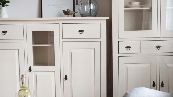 Miniaturka 7 - Wysoka komoda witryna drewniana biała aranżacja FELIX