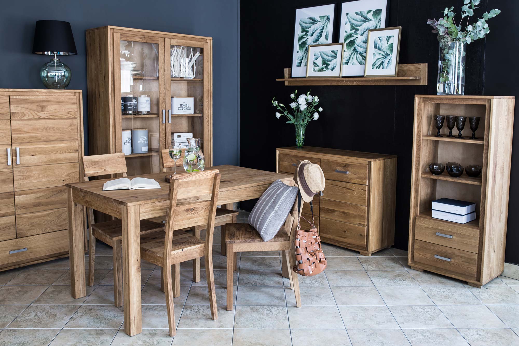 Niski Regał Słupek Dębowy ALAMOS aranzacja