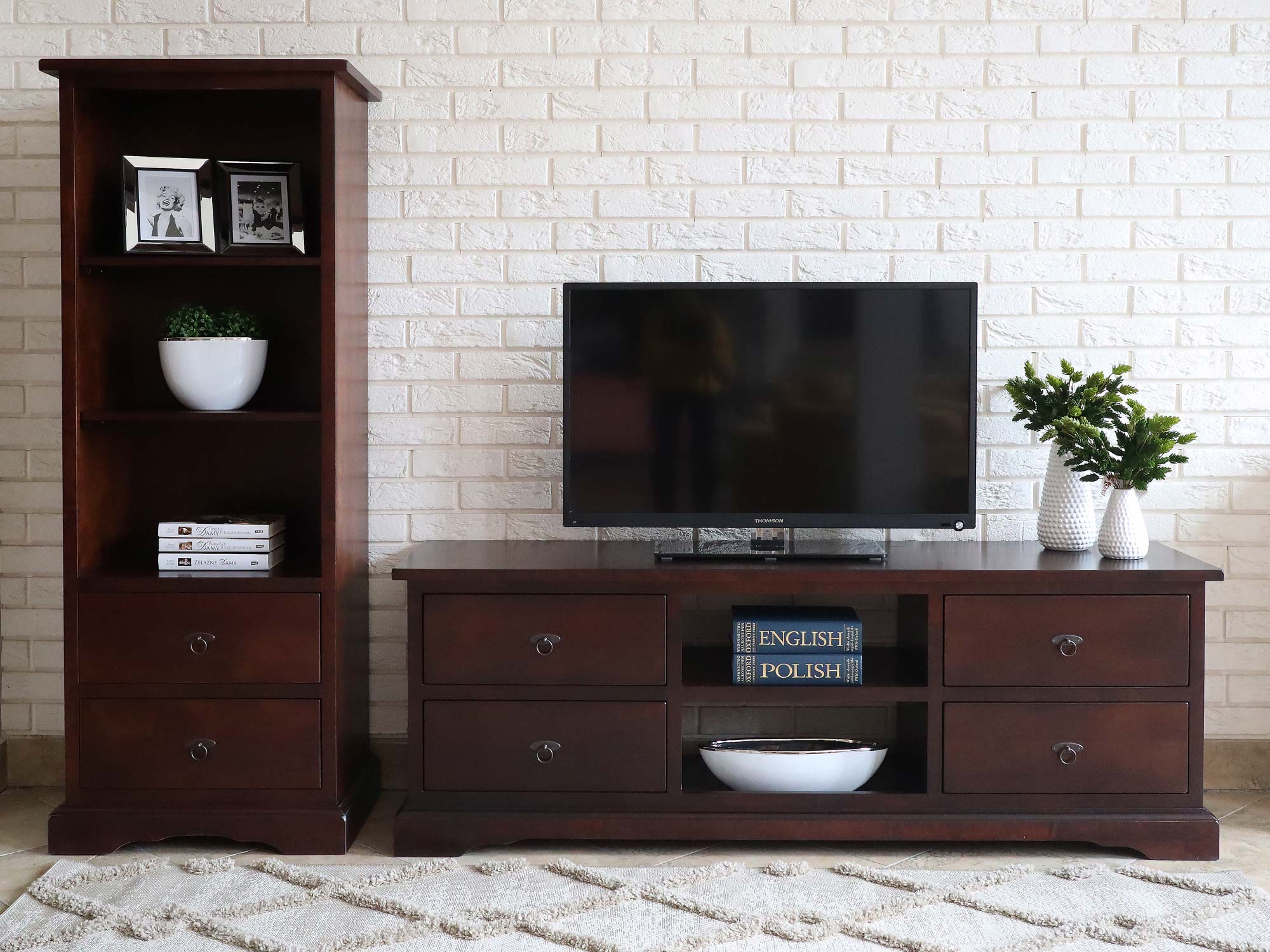 Szafka RTV z Drewna aranżacja LOGAN