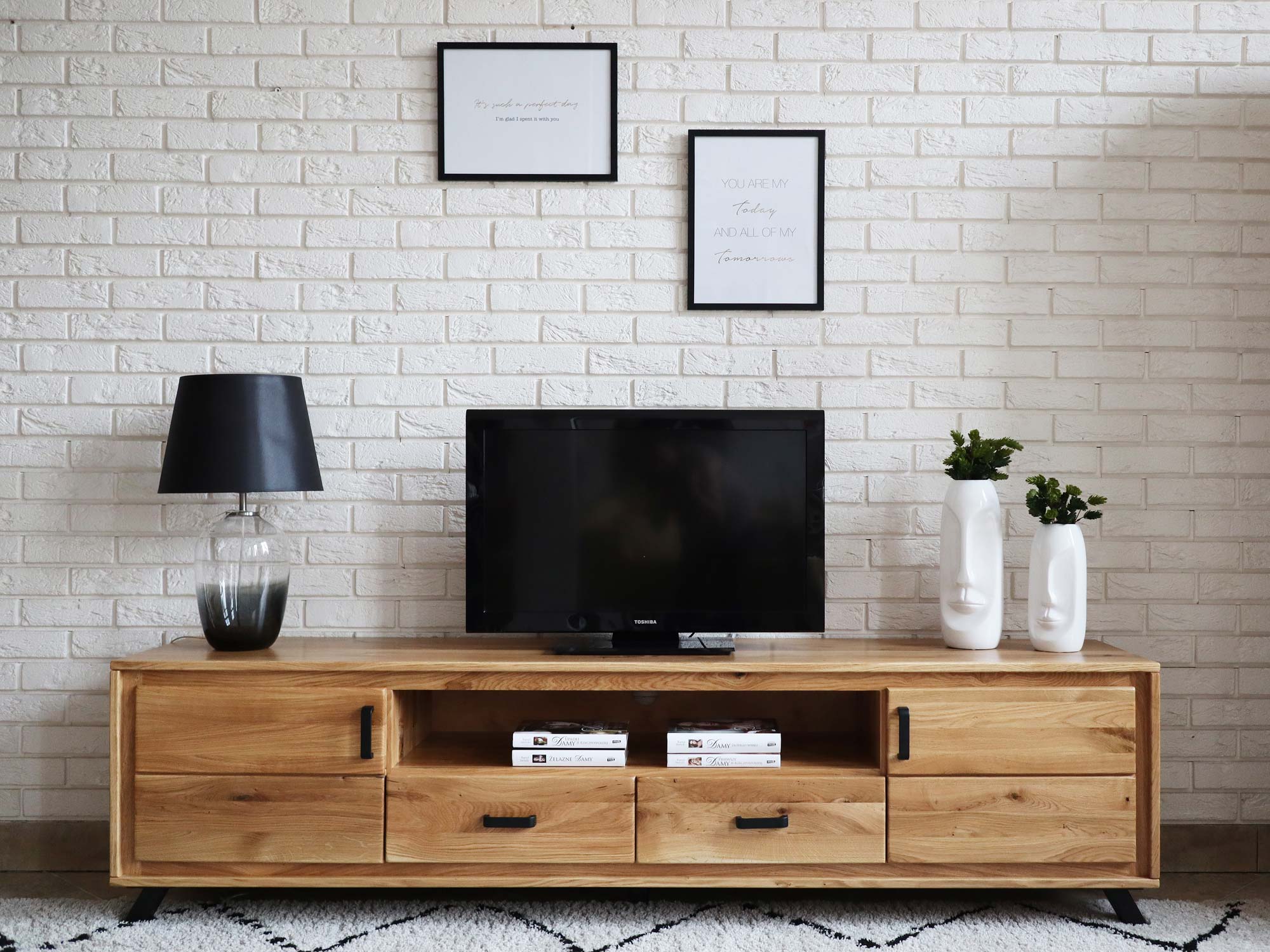 Duża Dębowa Szafka pod Telewizor aranżacja ALAMOS LOFT