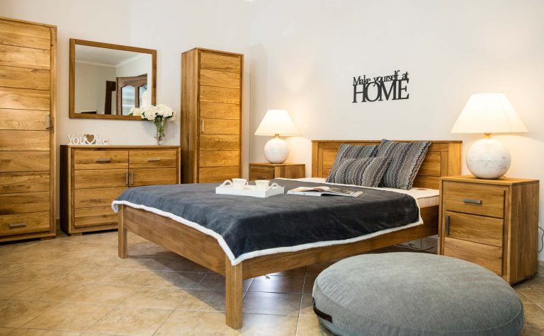 Komplety Drewnianych Mebli do Sypialni