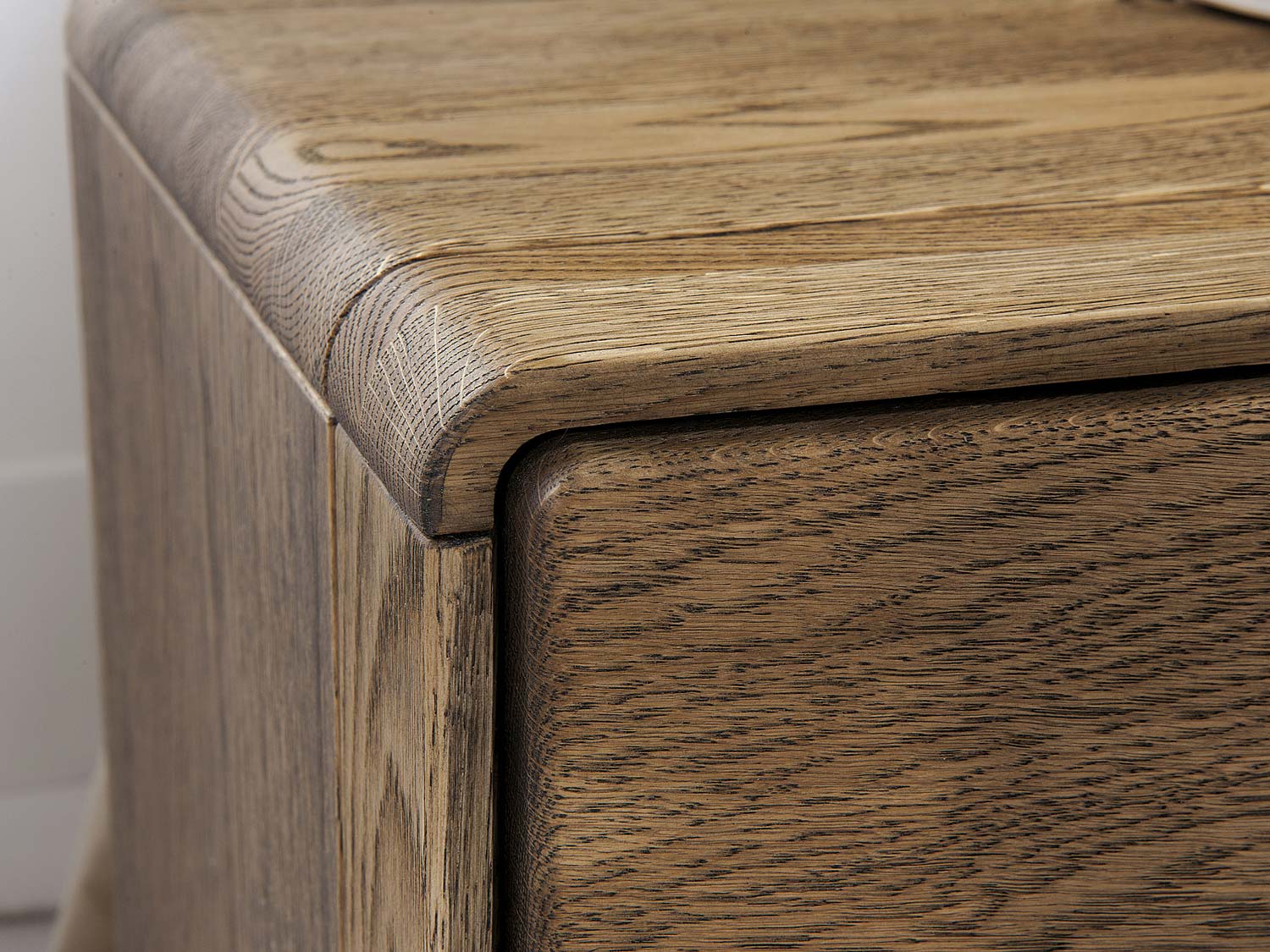 Drewniana szafka detale