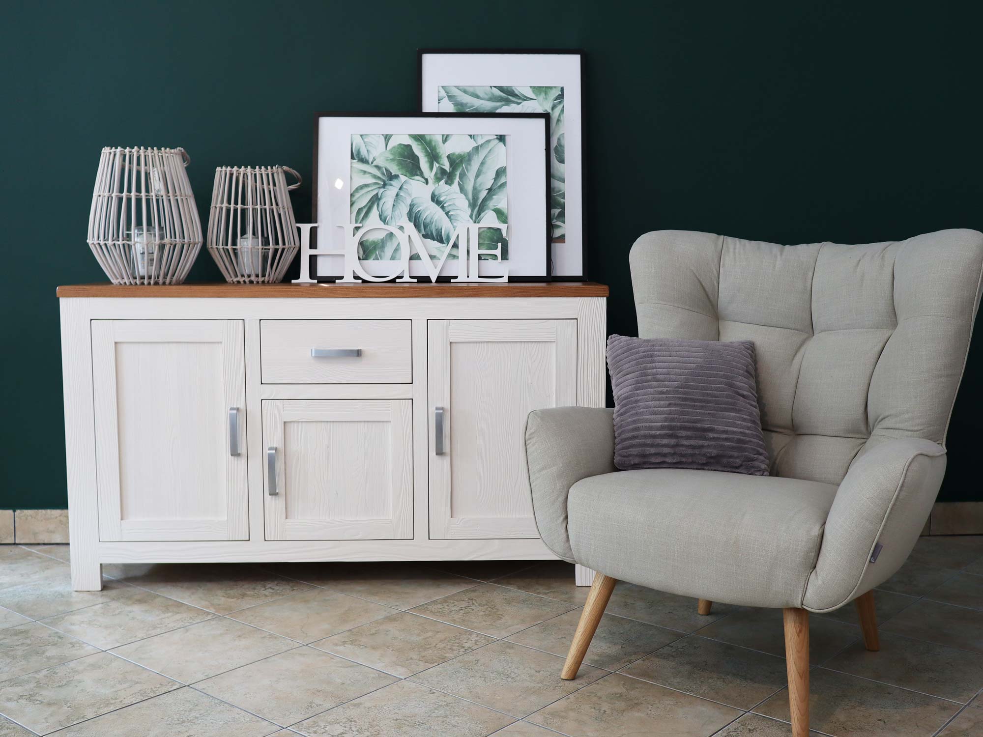 Drewniana biała komoda brązowy blat salon Drewniana biała komoda brązowy blat salon