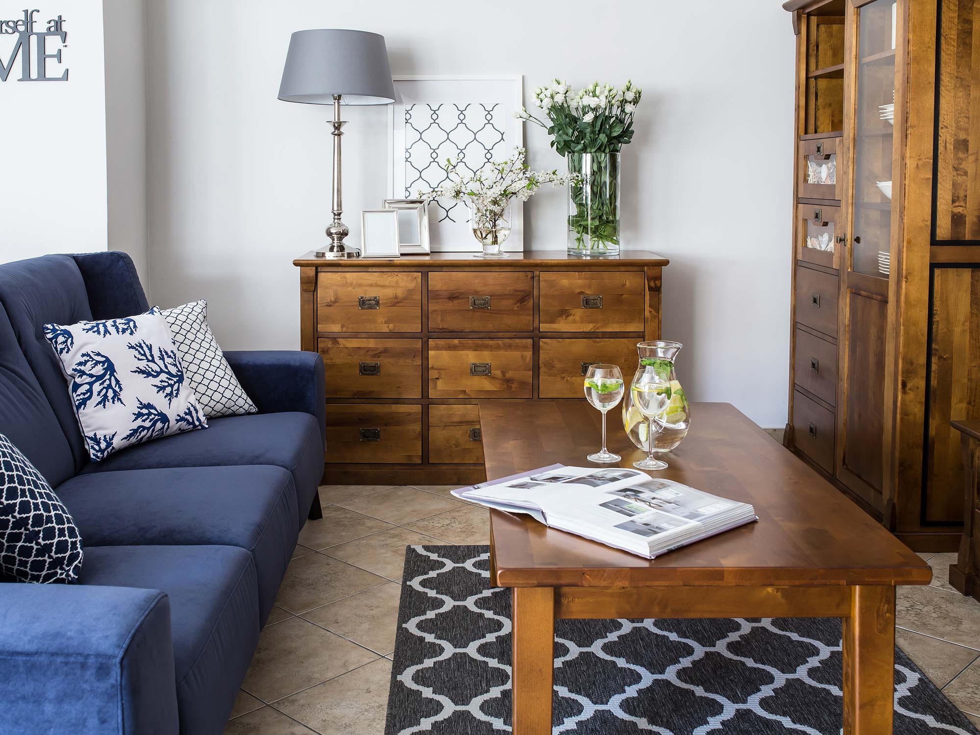 Drewniana komoda szuflady salon Drewniana komoda szuflady salon