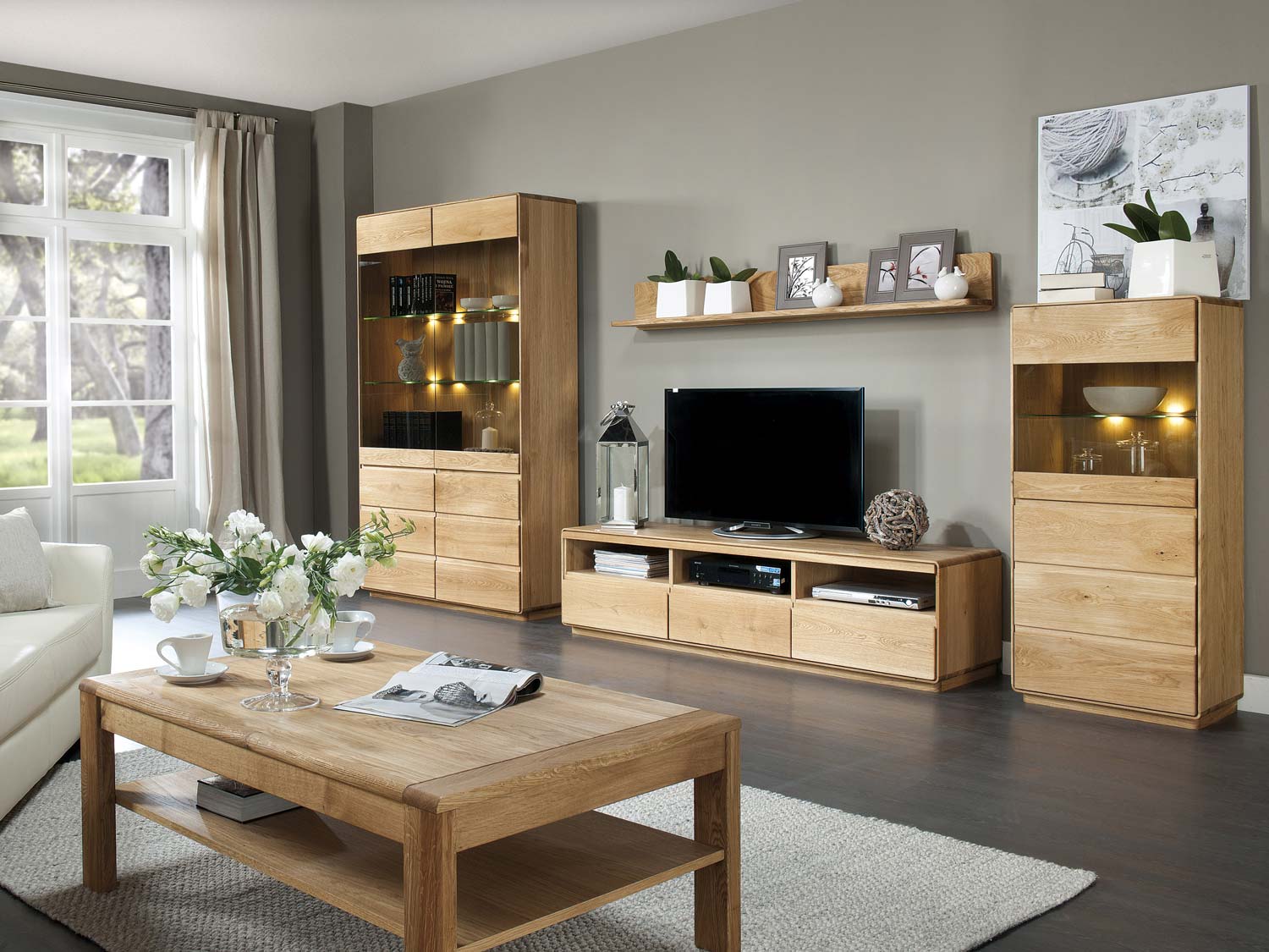 Eleganckie meble drewniane w kolorze naturalnym