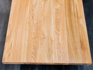 Miniaturka 9 - Nieregularny blat z żywicą i krawędzią w stylu live edge