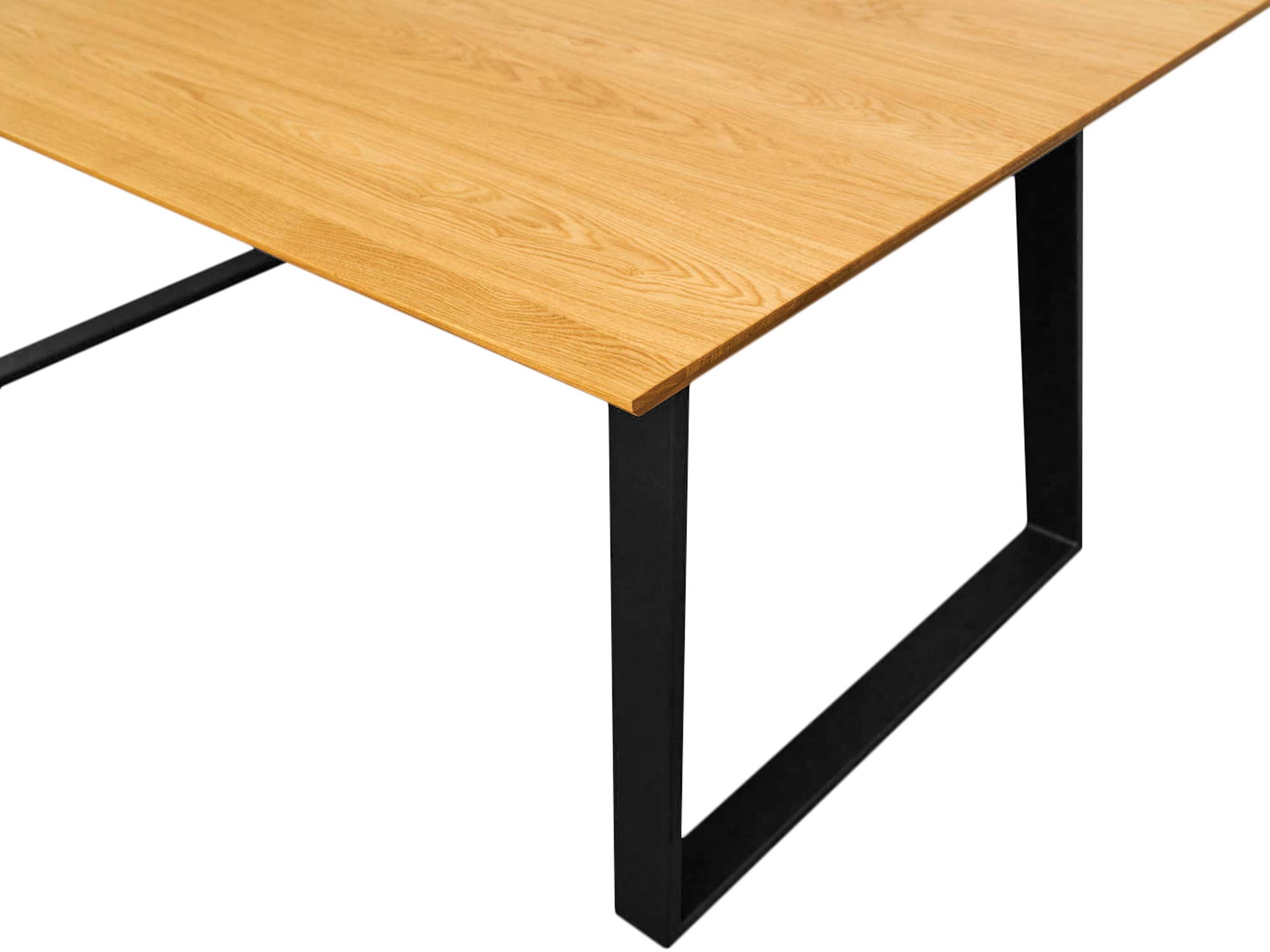 Krawędź dębowego blatu z zaokrąglonym frezowaniem i delikatną fakturą