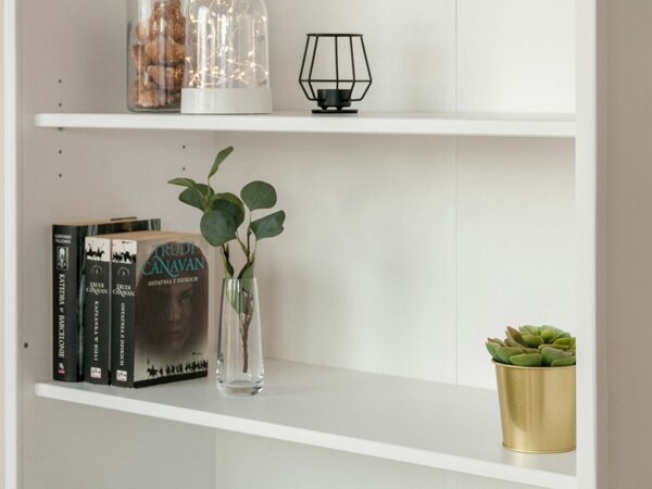 Biały regał biblioteczka półka aranż ANADI