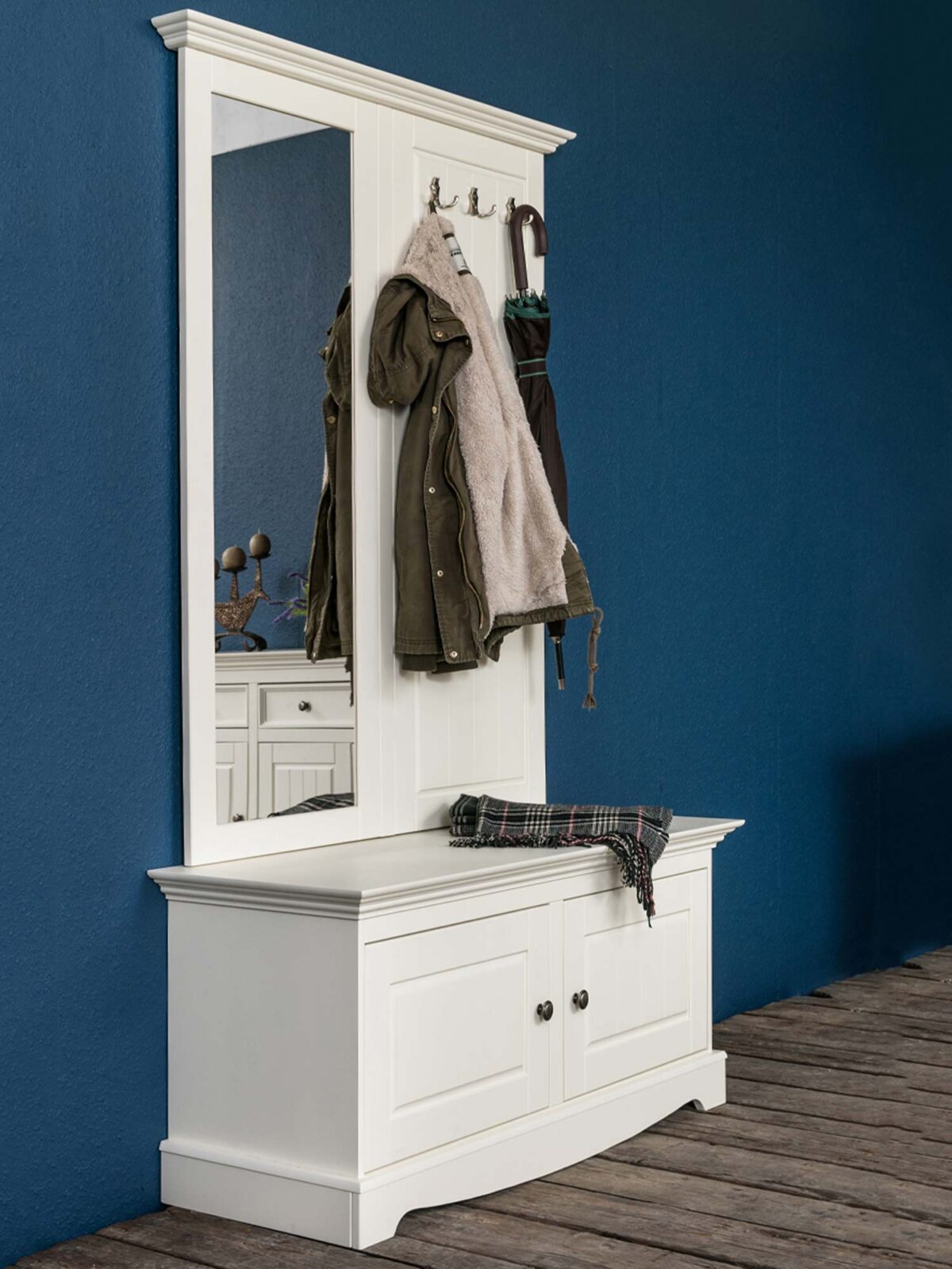 Biała szafka na buty do przedpokoju aranżacja INGRID