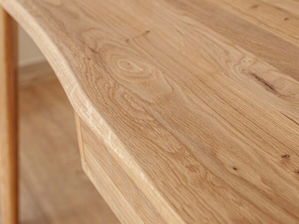 Biurko toaletka z litego drewna blat zbliżenie JENS