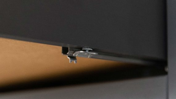 Miniaturka 7 - Klasyczny słupek do salonu grafit cichy domyk INGRID