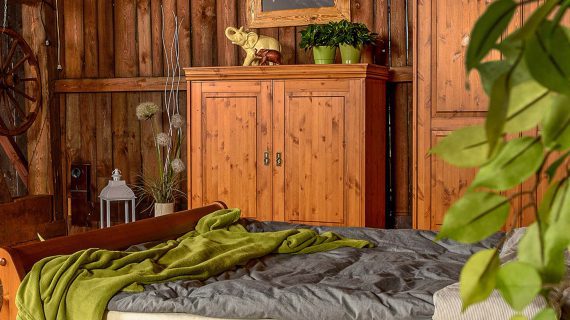 Miniaturka 14 - Komoda bieliźniarka z szufladami sosna aranżacja zbliżenie ANADI