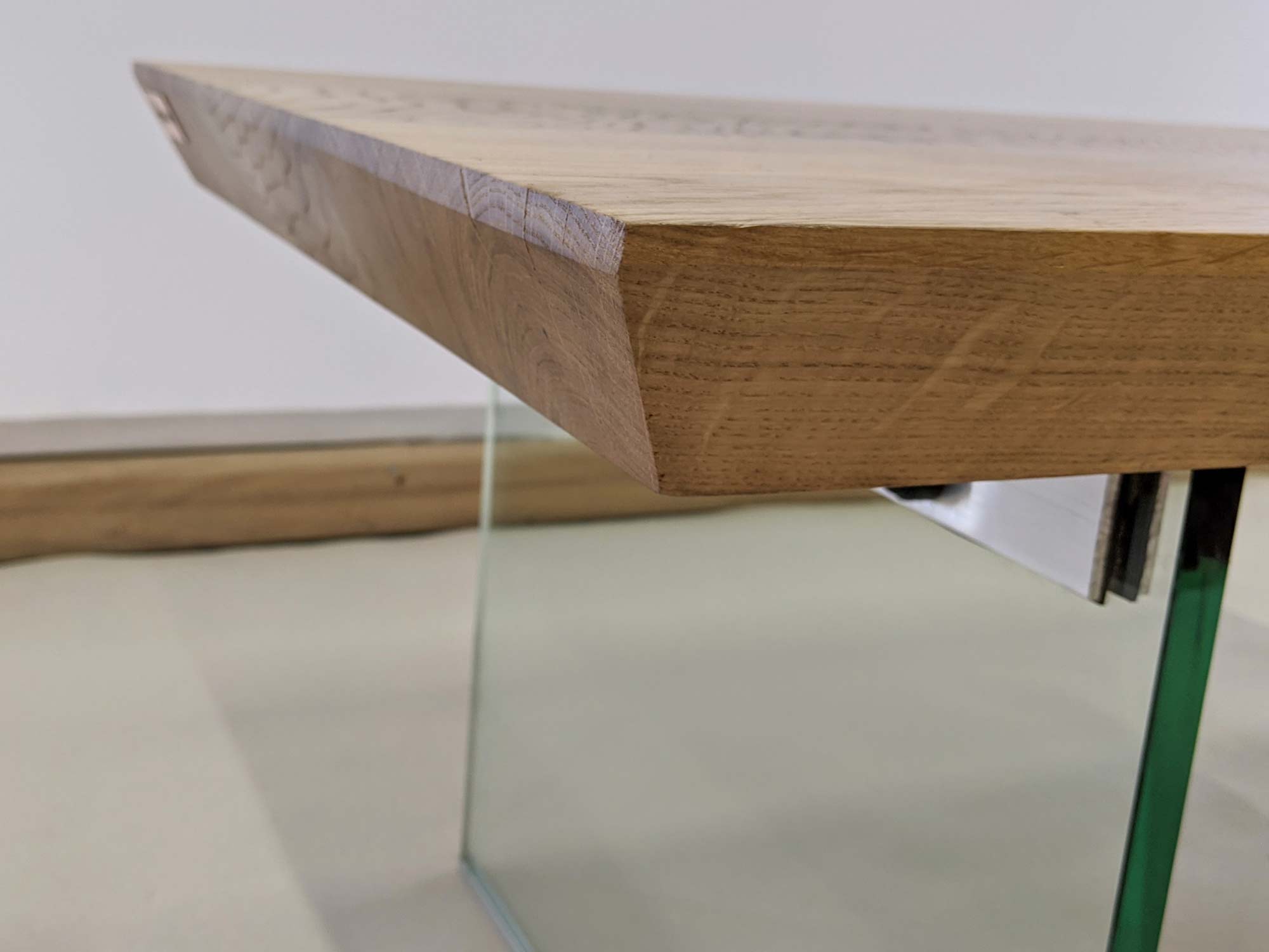 Blat krawędź ścięta Duży drewniany stół do jadalni na szklanych nogach FOXY