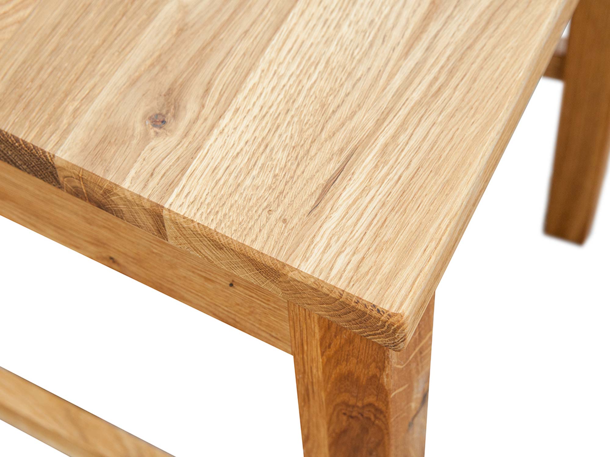 Detal siedzenie i nogi krzesła z litego drewna dębowego