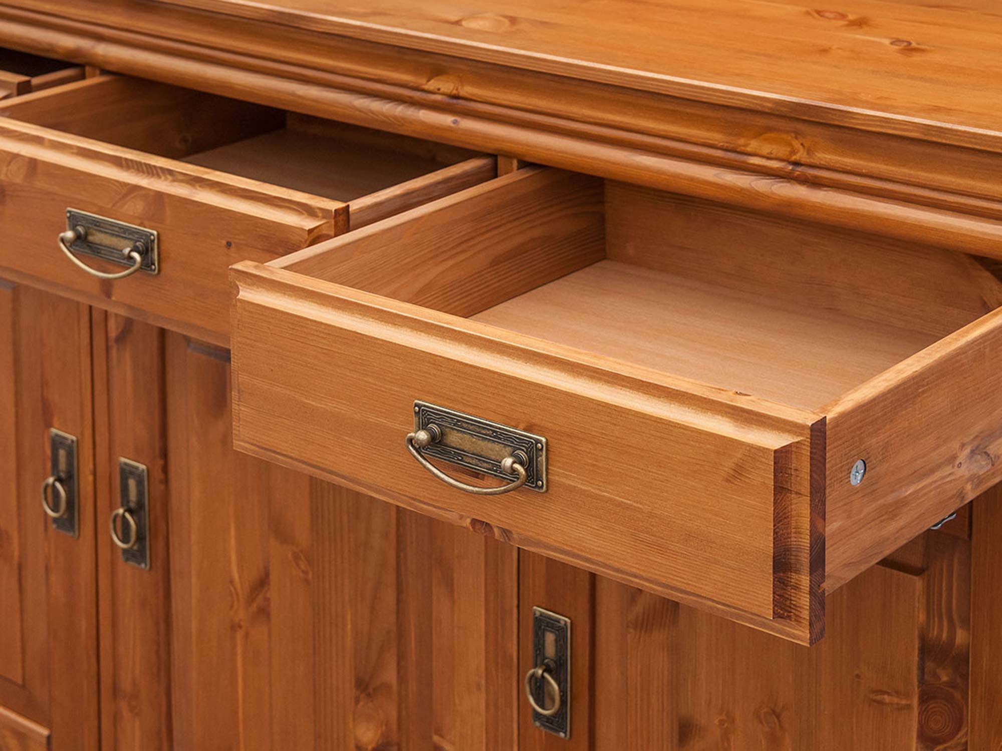 Biała komoda do klasycznego wnętrza sosna szuflada otwarta ANADI