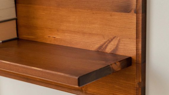 Miniaturka 5 - Klasyczna biała półka drewniana sosna zbliżenie ANADI