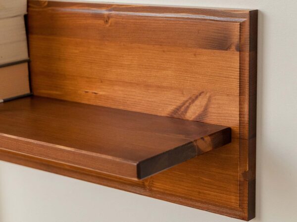 Klasyczna biała półka drewniana sosna zbliżenie ANADI