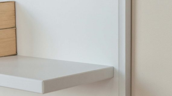 Miniaturka 10 - Klasyczna biała półka drewniana zbliżenie ANADI