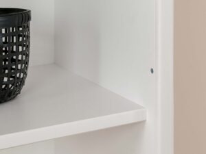 Miniaturka 11 - Biały regał biblioteczka sosnowa zbliżenie półki ANADI
