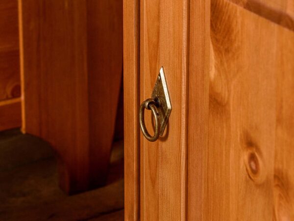 Szafka nocna na styl prowansalski sosna zbliżenie ANADI