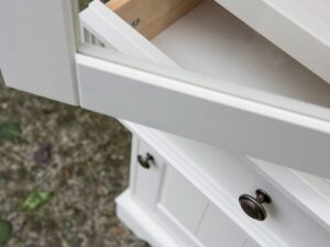 Miniaturka 6 - Klasyczny słupek do salonu biały detale INGRID