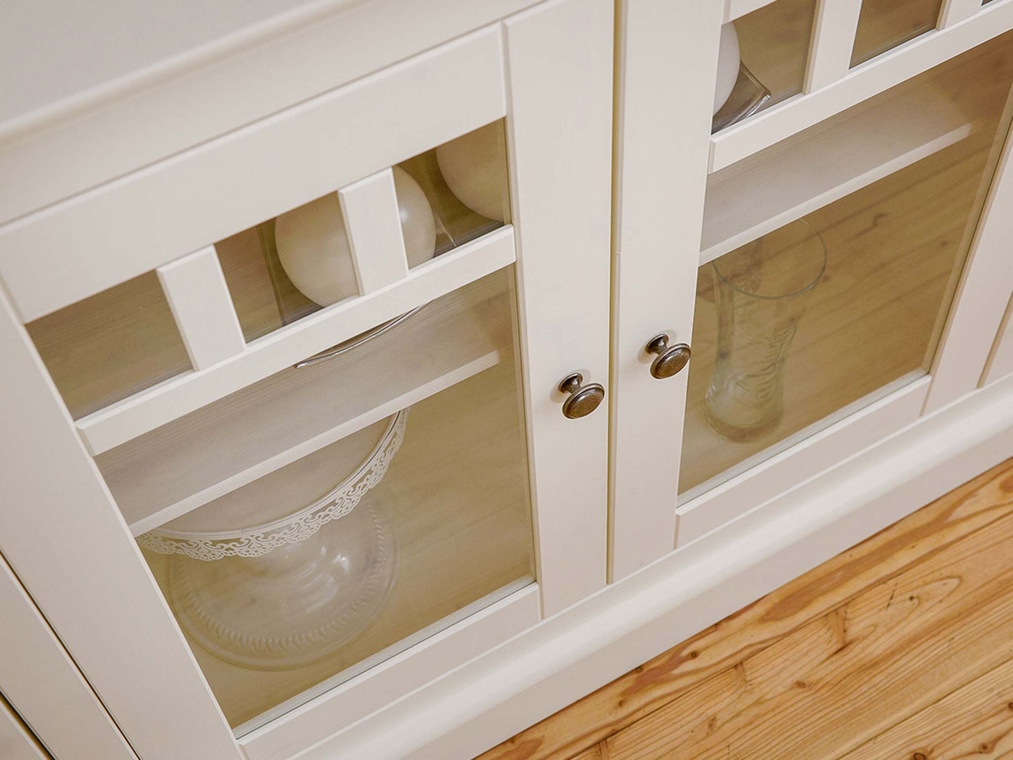 Duża komoda vintage biała przeszklone drzwiczki INGRID