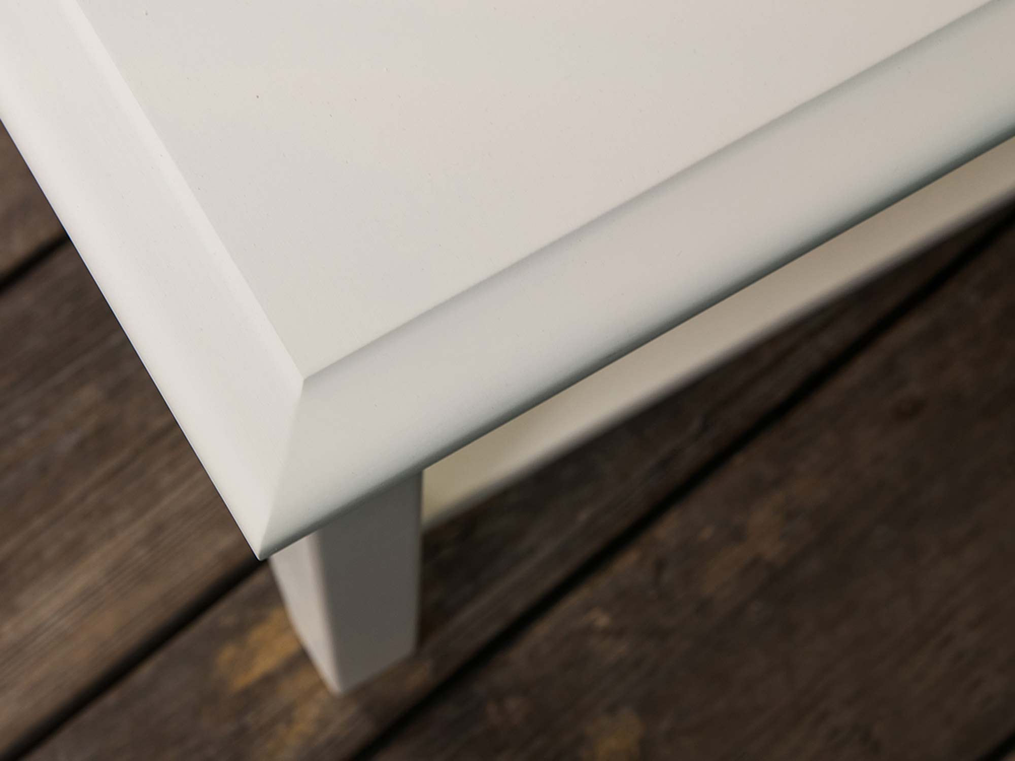 Ława do salonu w klasycznym stylu biała zbliżenie INGRID