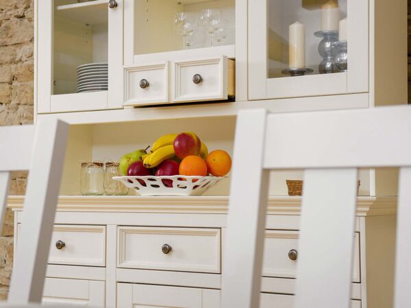 Kredens biały zbliżenie INGRID