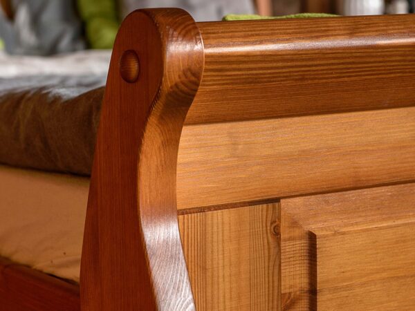 Łóżko białe dwuosobowe w stylu klasycznym sosna profil ANADIŁóżko białe dwuosobowe w stylu klasycznym sosna zbliżenie ANADI