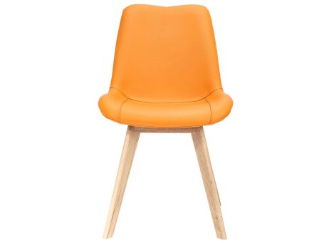 Krzesło kubełkowe z pomarańczowym siedziskiem i nogami z drewna