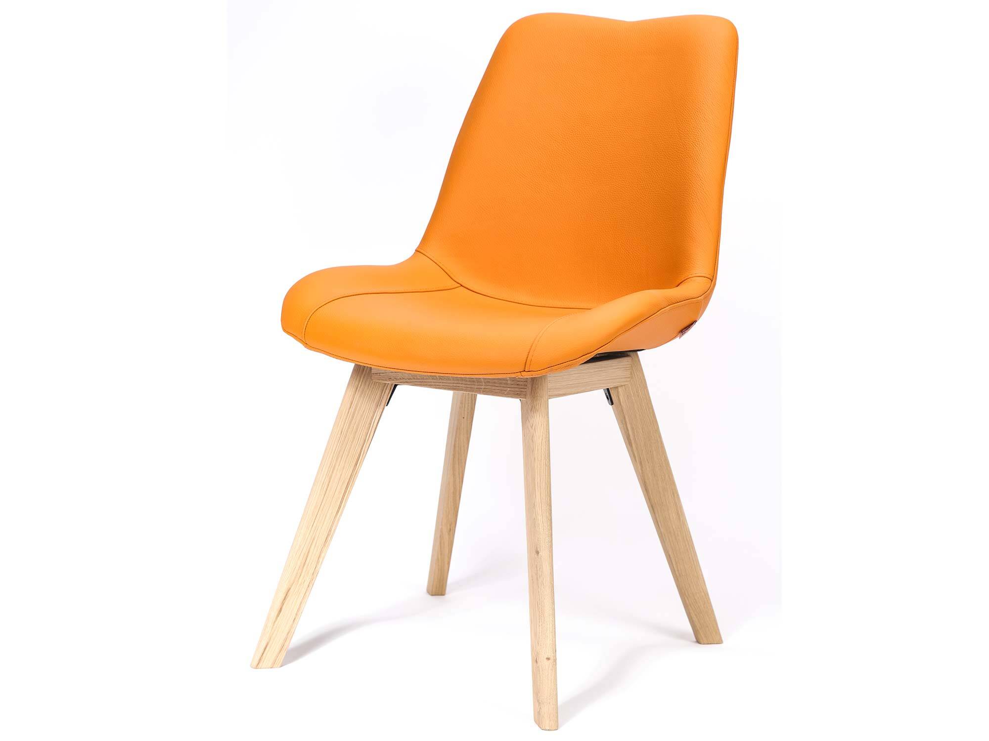 Krzesło kubełkowe z pomarańczową tapicerką i drewnem