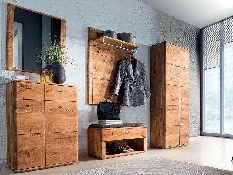 Drewniany regał na buty