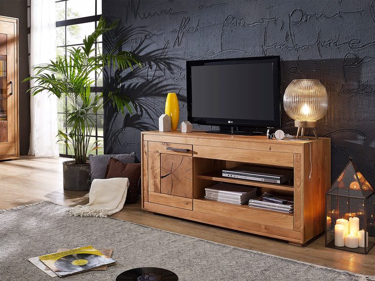 Szafka pod telewizor o klasycznym wzorze