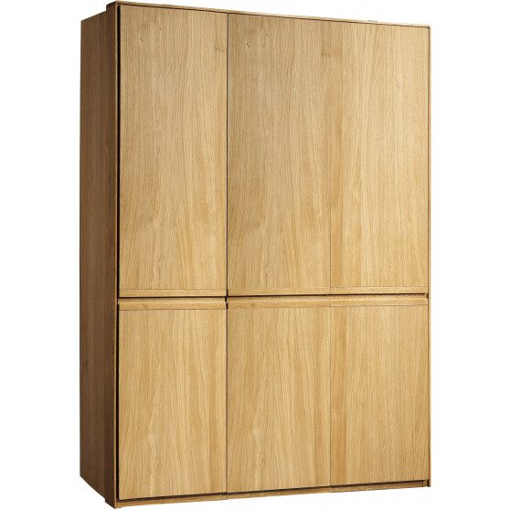 Szafa z litego dębu z podziałem frontów – styl skandynawski