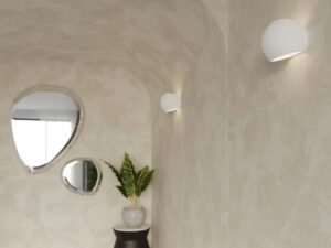 Miniaturka 4 - Oświetlenie w beżowej łazience w stylu organicznym z ceramicznymi kinkietami