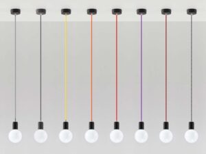 Miniaturka 7 - Wiszące żarówki LED na czarnych i kolorowych kablach w rzędzie