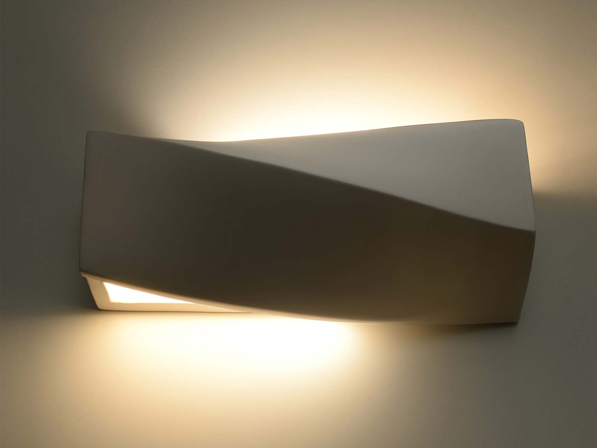 Designerski kinkiet LED o rzeźbiarskim kształcie – biały mat Designerski kinkiet LED o rzeźbiarskim kształcie – biały mat