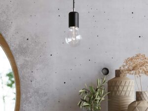 Miniatura 5 - Moderní lampa s černými przewodami zavěšená pod dřevěným sufitem