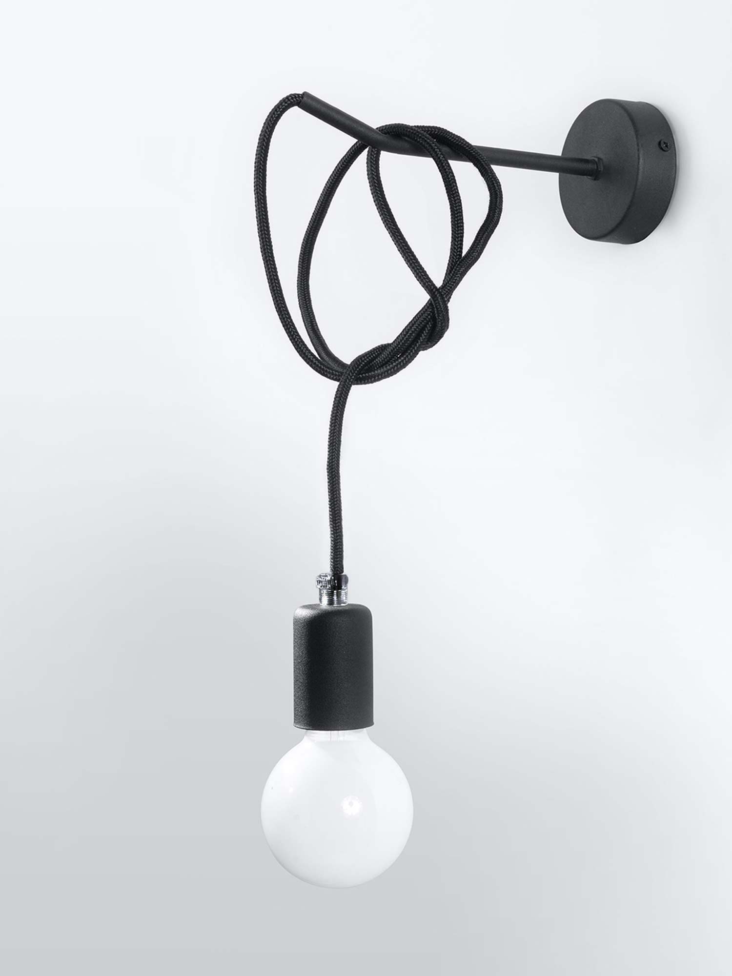 Minimalistyczny kinkiet z czarnym przewodem i żarówką LED Minimalistyczny kinkiet z czarnym przewodem i żarówką LED