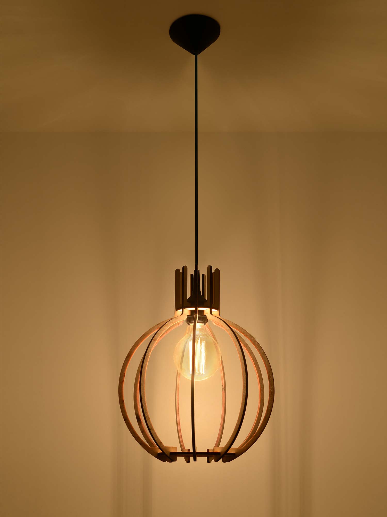 Lampa wisząca z miedzianym wykończeniem i żarówką E27 Lampa wisząca z miedzianym wykończeniem i żarówką E27