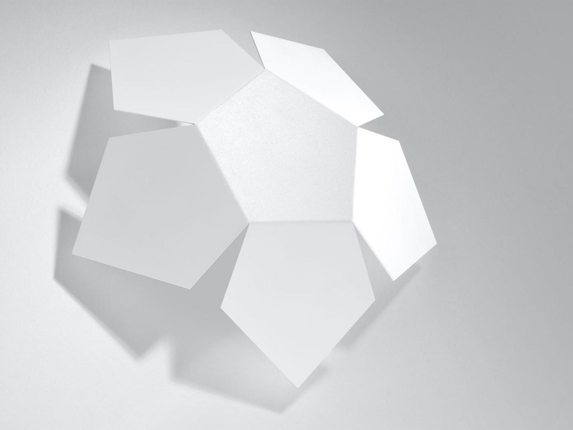 Biały kinkiet LED geometryczny z miękkim rozproszonym światłem Biały kinkiet LED geometryczny z miękkim rozproszonym światłem