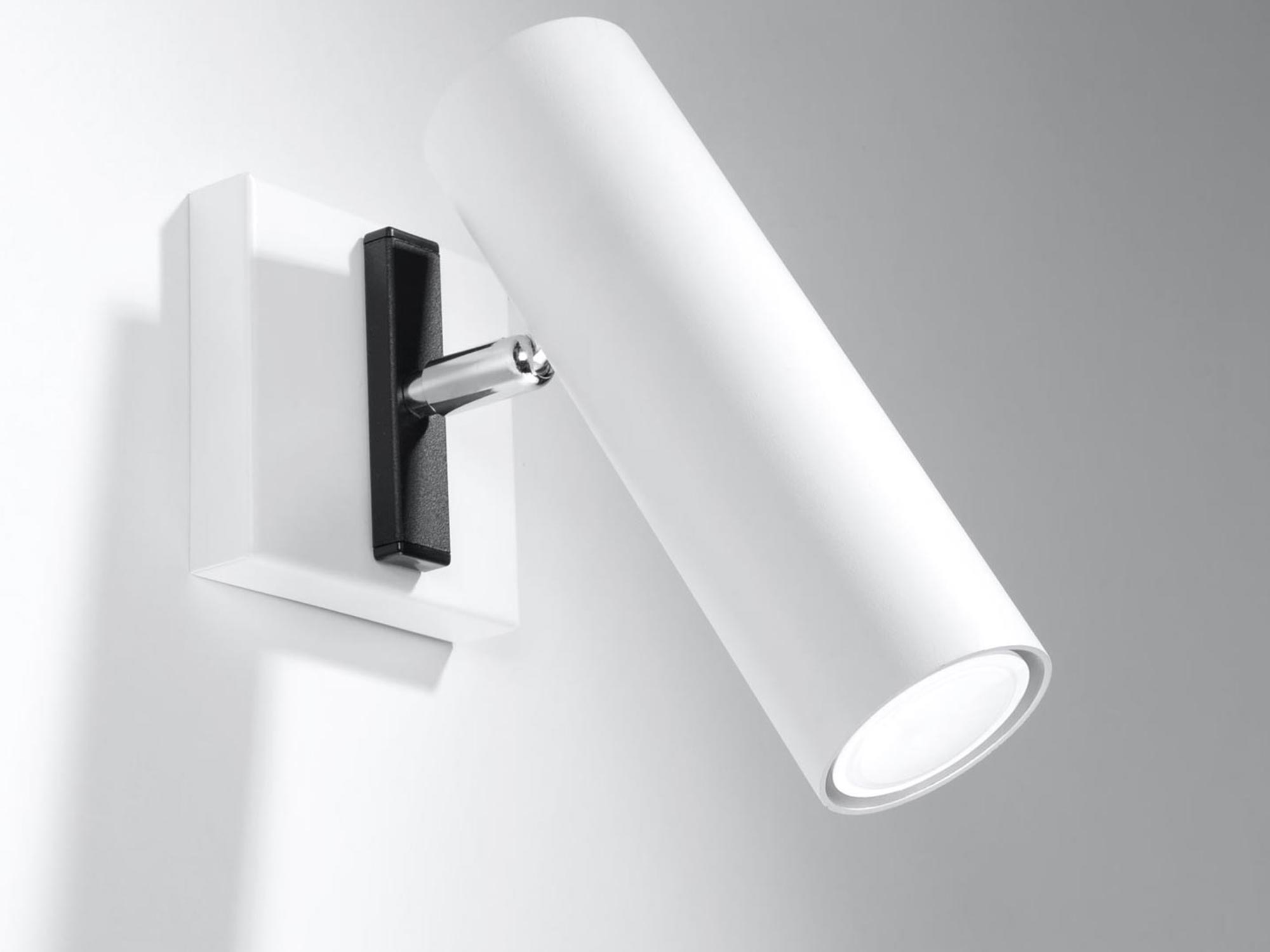 Biały kinkiet LED z tubą przy ścianie, styl nowoczesny Biały kinkiet LED z tubą przy ścianie, styl nowoczesny